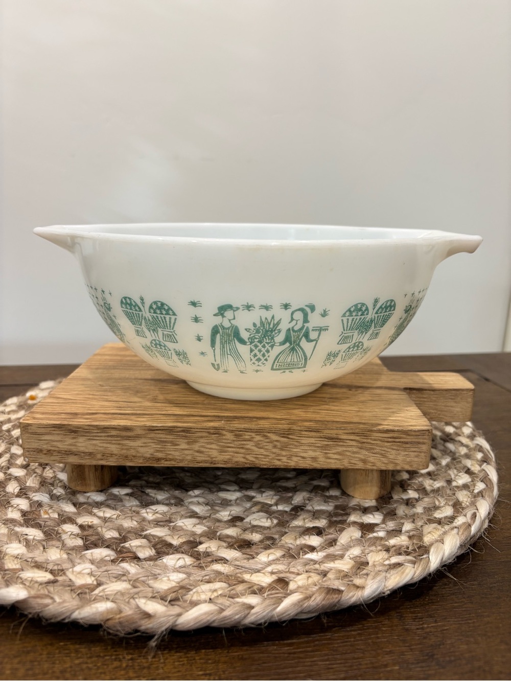 Vintage Pyrex Amish Butterprint Cinderella bowl 443